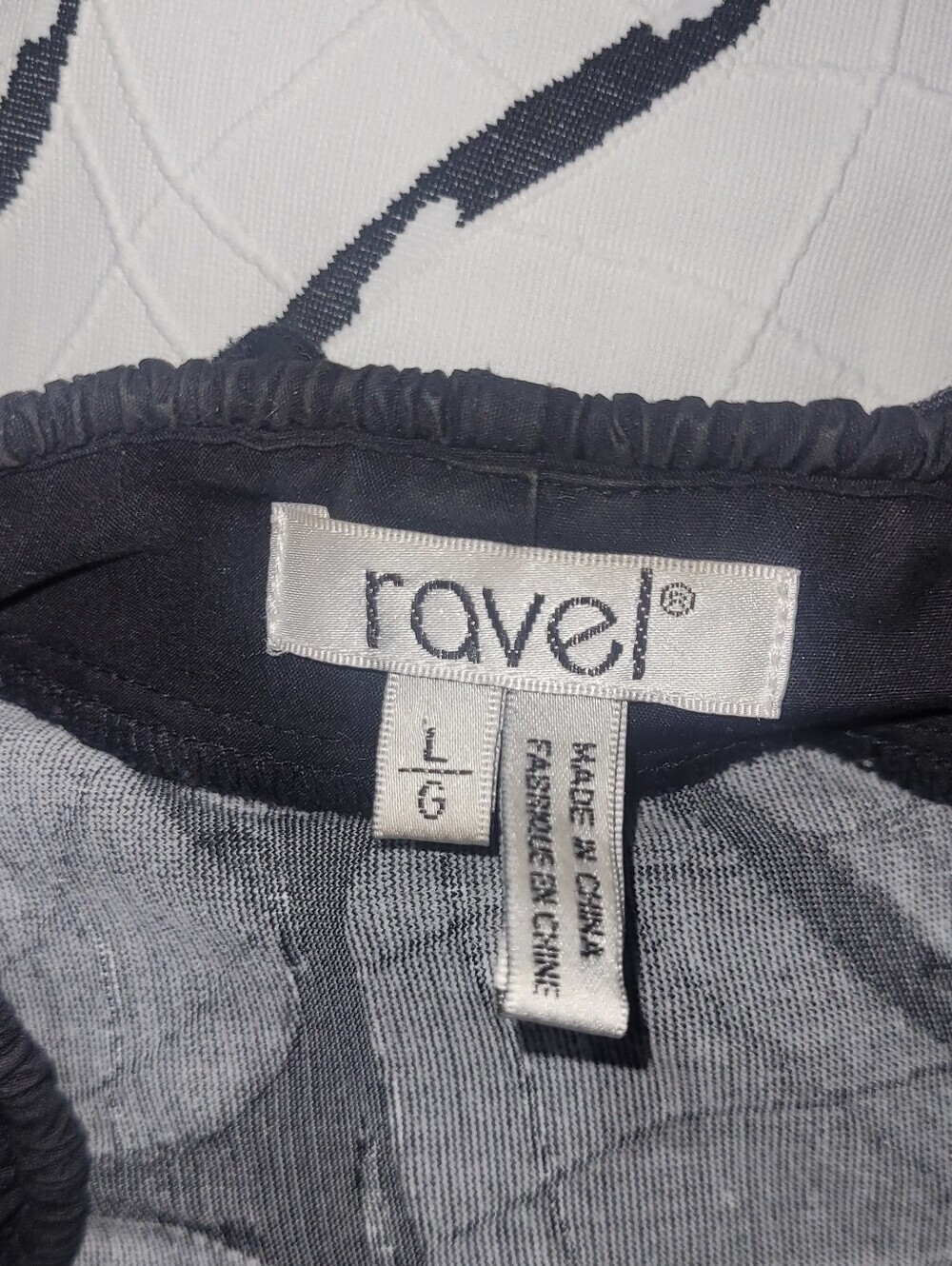 Ravel Y2K White Ruffle-Trim Blazer Jacket with Black Abstract Detail Size L - Picture 7 of 7